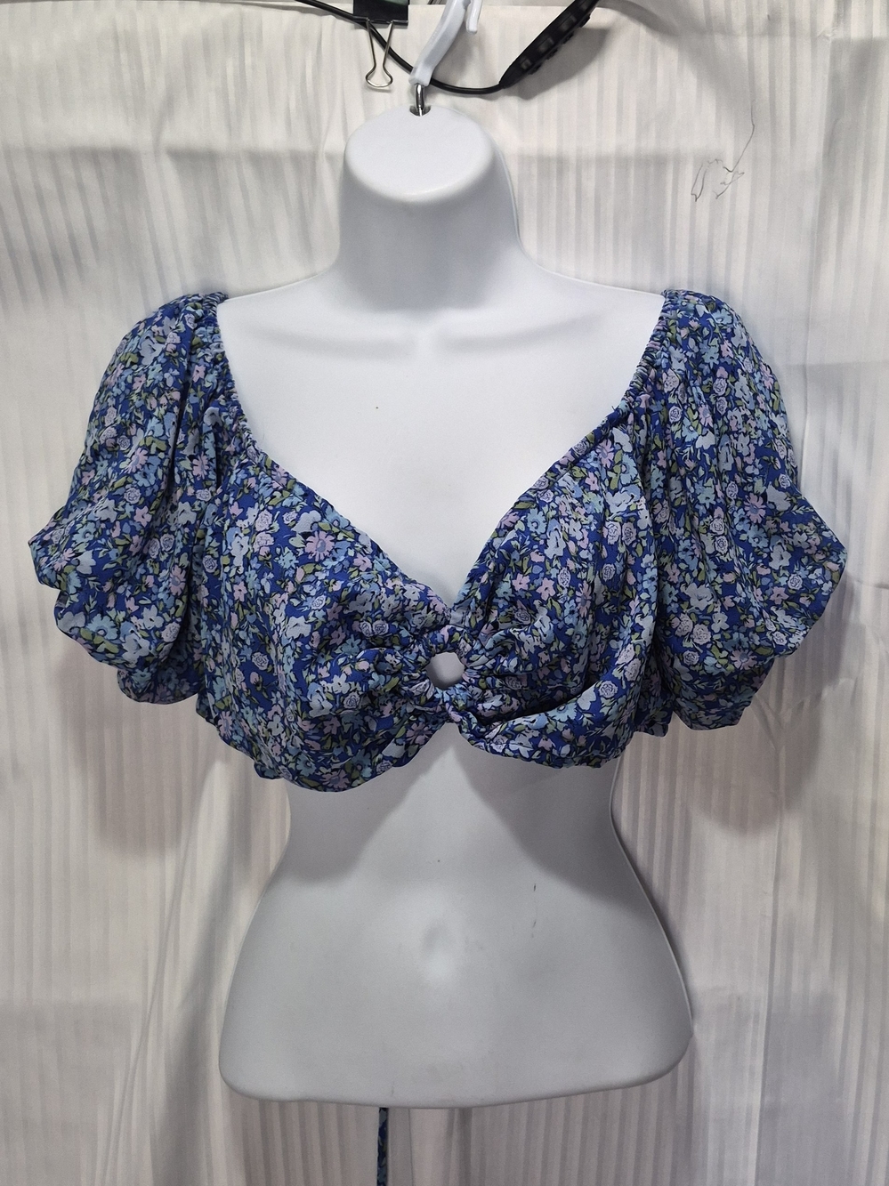 Wild Fable XL Blue Floral Puff Sleeve Crop Top with Front Ring Detail